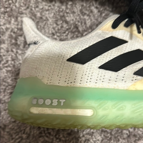 Adidas BOOST Women’s White/Black w/Green Soles Sneakers Lifting Exercise Sz 8.5 - Picture 3 of 11